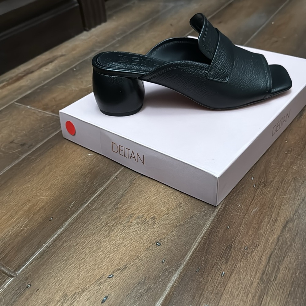 Deltan black slides - Picture 2 of 2